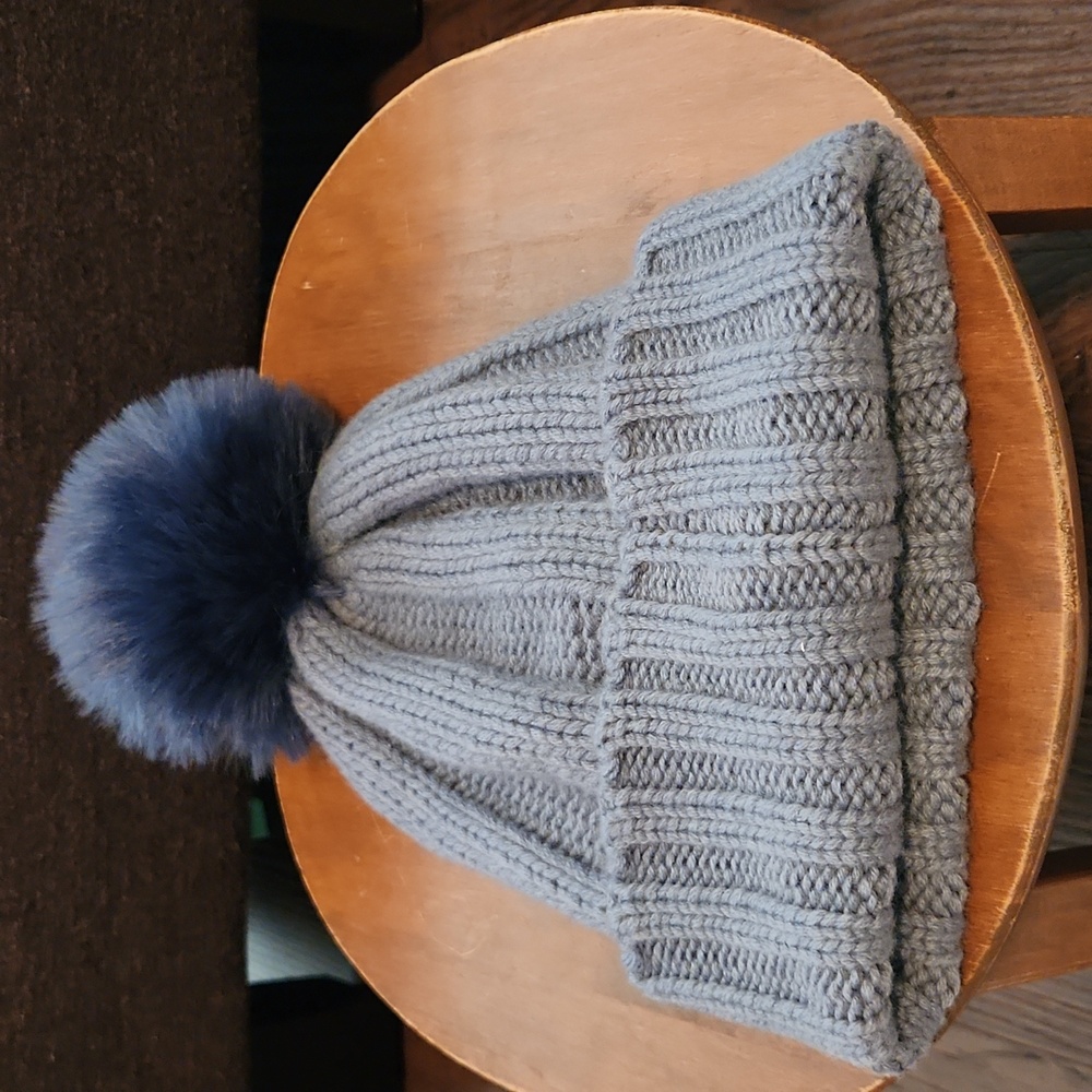 NEW Luxurious 100% Cashmere Blue Knit Cozy Women's Hat Toque from Holt Renfrew